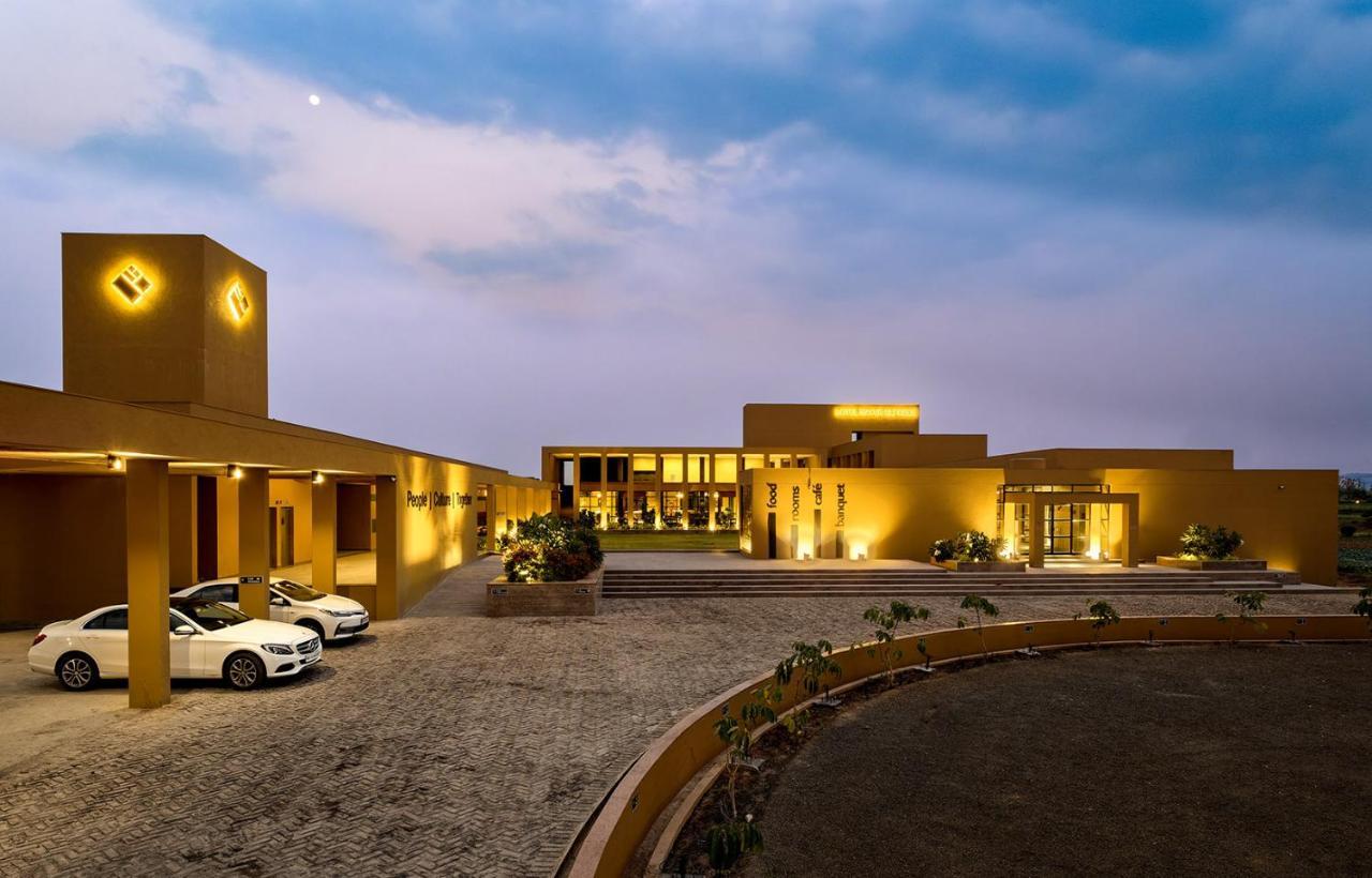 Hotel Mayur Express Sangamner Екстер'єр фото