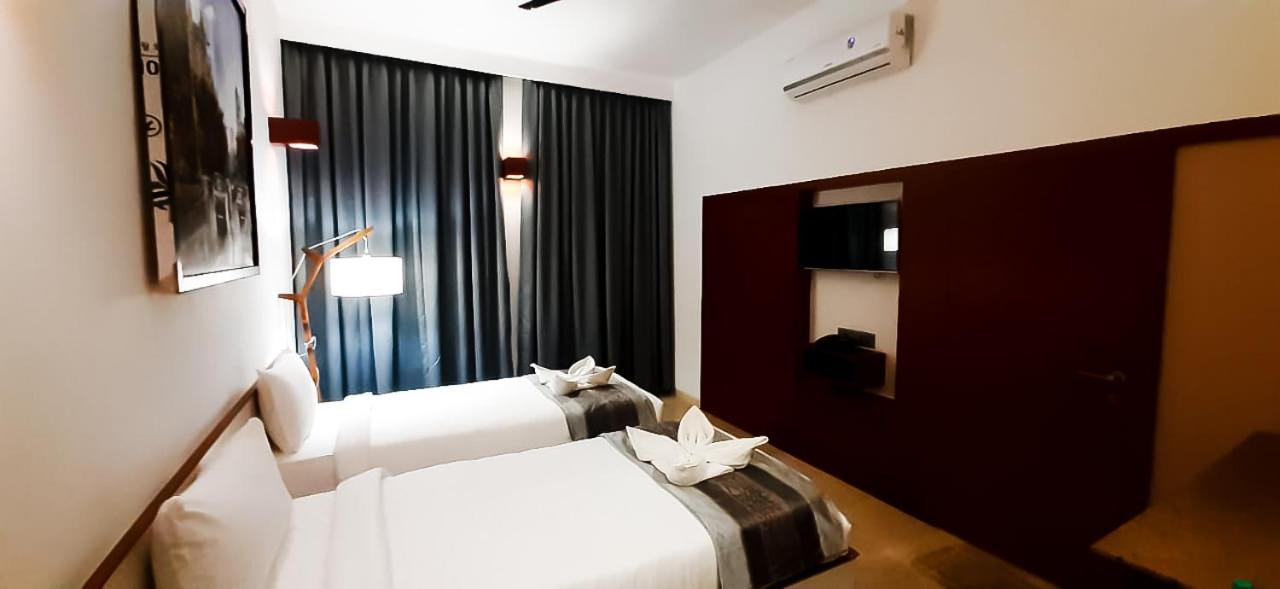 Hotel Mayur Express Sangamner Екстер'єр фото