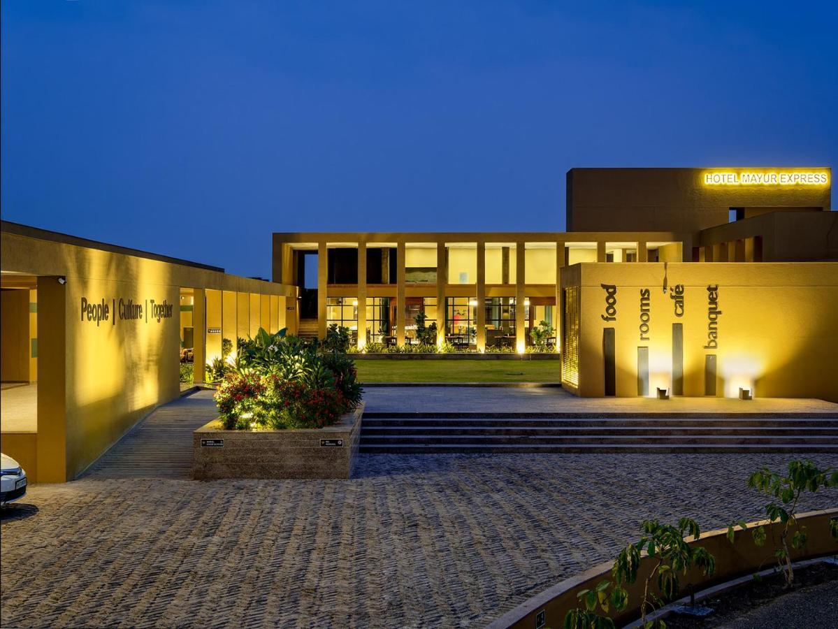Hotel Mayur Express Sangamner Екстер'єр фото