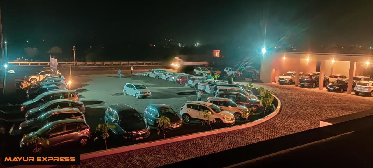 Hotel Mayur Express Sangamner Екстер'єр фото
