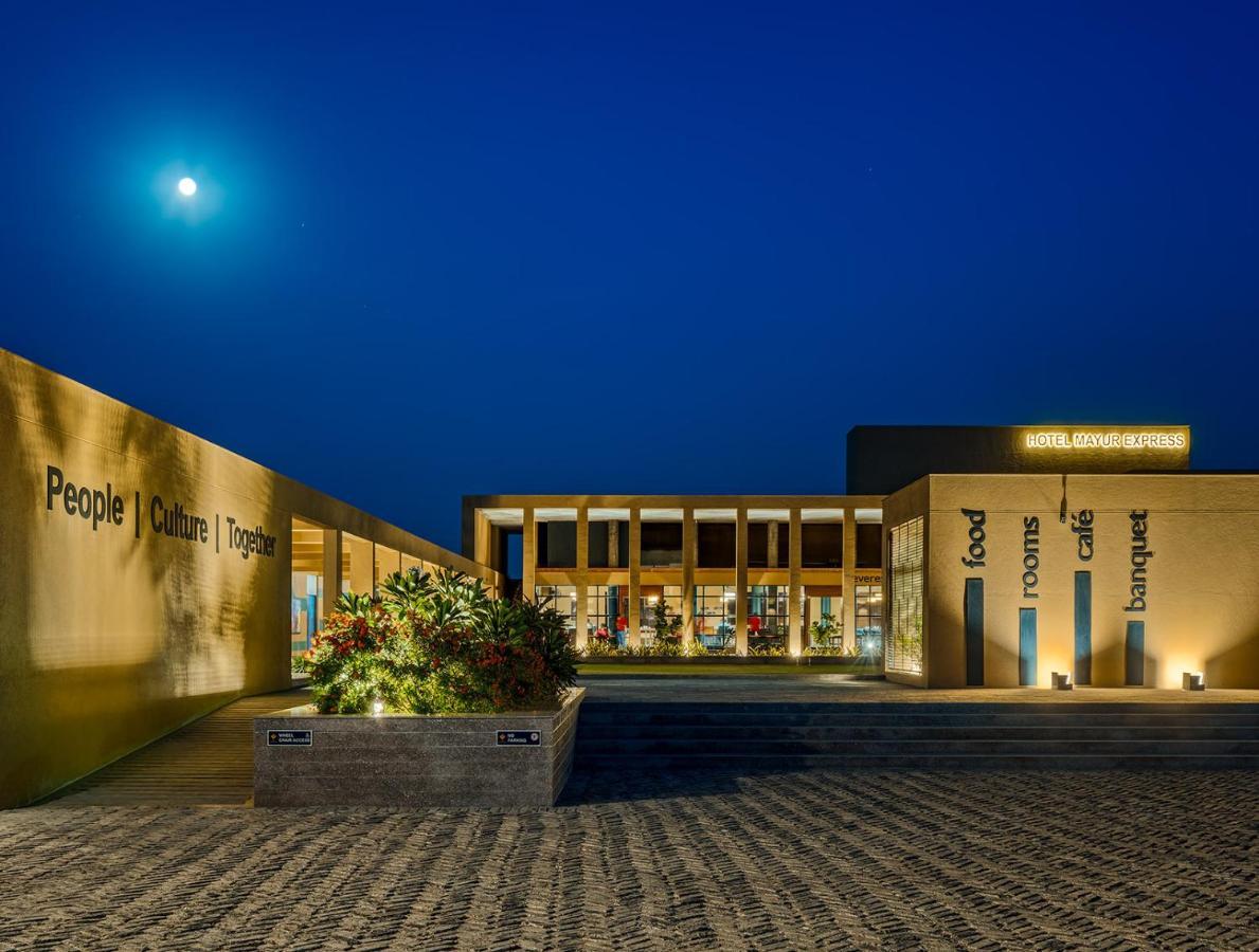 Hotel Mayur Express Sangamner Екстер'єр фото