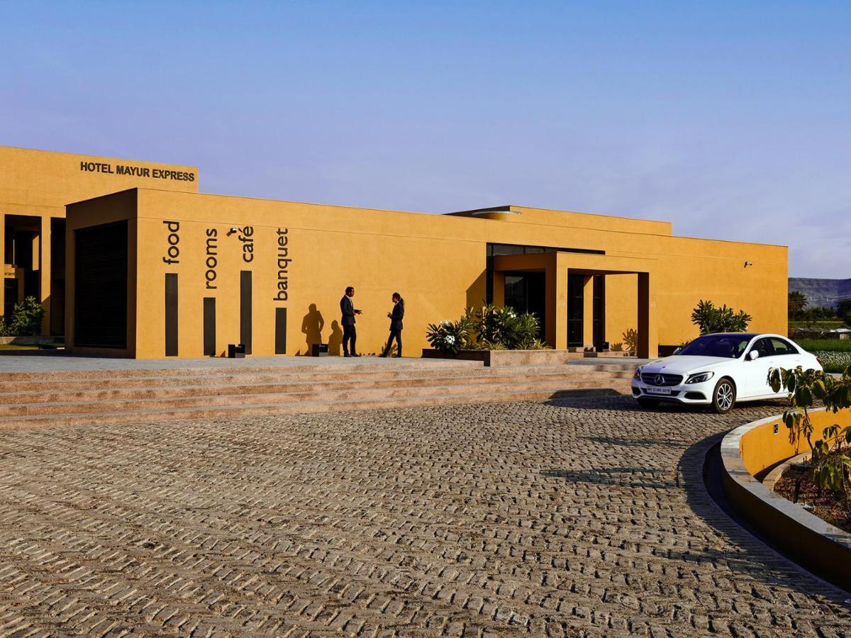 Hotel Mayur Express Sangamner Екстер'єр фото